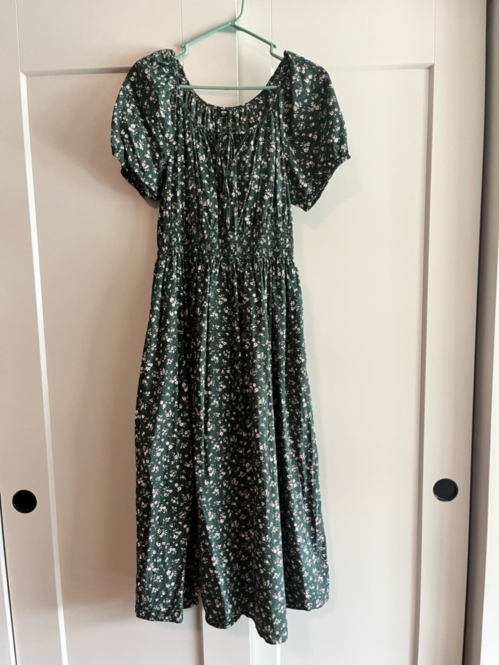 Uniqlo Green Floral Puff Sleeve Midi Dress